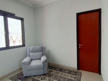 Rumah dalam Townhouse dekat lapangan terbang pondok cabe strategis