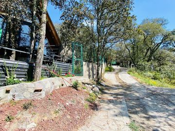 Hermosa cabaña en venta  dentro de residencial boscoso