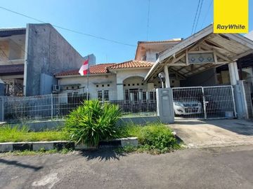 Dijual Rumah 2 Lantai Strategis di Jl. Nginden Intan Barat, Surabaya