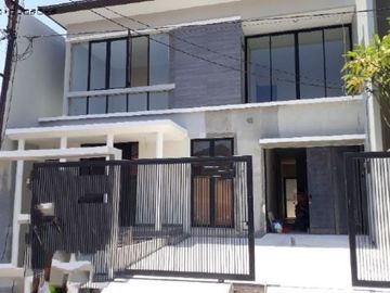 Rumah New dan minimalis di Manyar Tirtoyoso