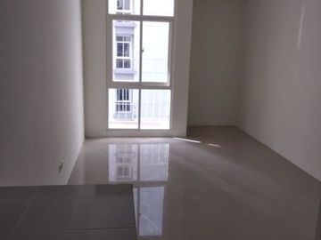 Apt. Bale Hinggil Hadap utara View pool Kosongan hanya ada AC