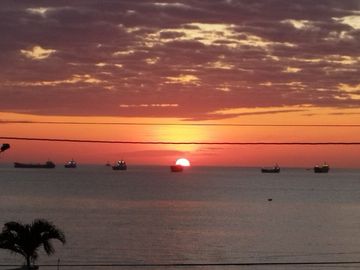 Ballenita Ocean Front Home- Direct Beach Access: Se Vende Casa Frente al Mar en Ballenita