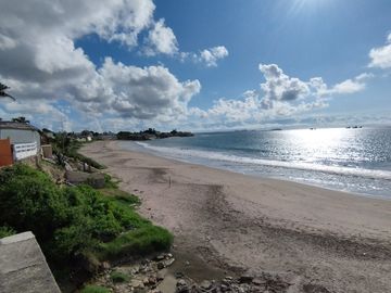 Ballenita Ocean Front Home- Direct Beach Access: Se Vende Casa Frente al Mar en Ballenita