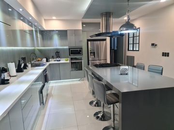 Residencia en Venta en Vista Real, Club Hípico, Diseño de Autor.