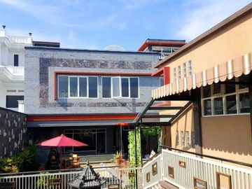 Villa Cafe + Pool 16 Kamar Luas 630 di kota Batu Malang