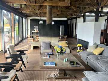 Casa recién construida a pasos del lago Ranco