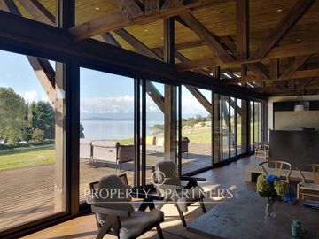 Casa recién construida a pasos del lago Ranco