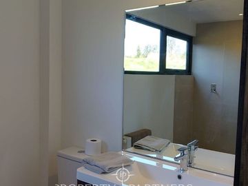 Casa recién construida a pasos del lago Ranco