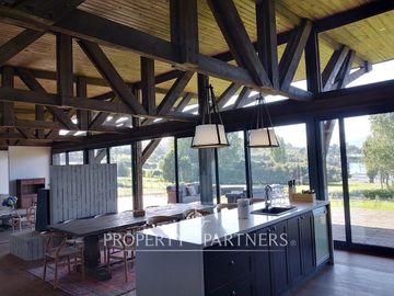 Casa recién construida a pasos del lago Ranco