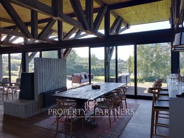 Casa recién construida a pasos del lago Ranco