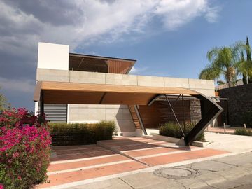 CASA EN VENTA EN CUMBRES DEL LAGO CON ROOF GARDEN