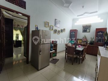 Rumah 2 Lantai Klasik Terawat Pucangsawit Jebres