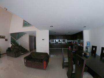 HERMOSA CASA EN VENTA EN FRACCIONAMIENTO PEÑÓN DE LAS CUMBRES!