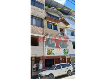 Amplio departamento con una excelente ubicación, a una cuadra de la Vía e Evitamiento Sur, cercanía a Centros COmerciales, Hospital, Clínica, Empresas