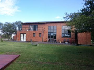 IMPORTANTE PROPIEDAD EN VENTA EN BARRIO PRIVADO CAUSANA