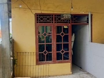 Rumah Second 1 Lnt, LT 42 m&sup2;, Rp 210 Juta, di Cipayung, Depo