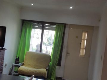 Casa PH 3 ambientes al frente