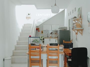 Rumah Cantik 2 Lantai Di Ciputat JA 18368