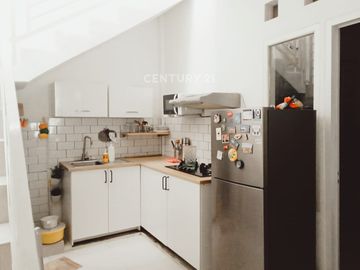 Rumah Cantik 2 Lantai Di Ciputat JA 18368
