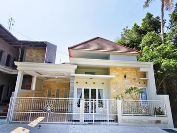 RUMAH MODERN DESAIN ELEGANT DEKAT KAMPUS UII TERPADU