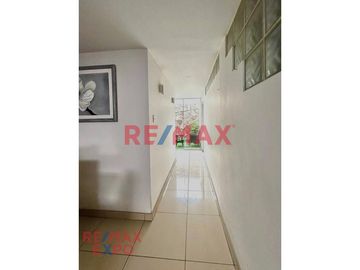 Muy lindo departamento en San Juan de Miraflores (  1 cuadra de panamericana ), cada rincón esta pensado para brindarte confort y funcionalidad. 
Sal
