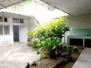 Rumah Bagus Luas di Tidar kota Malang _ 588.18