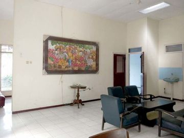 Rumah Bagus Luas di Tidar kota Malang _ 588.18