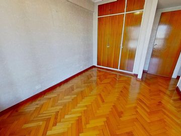Departamento  3 Amb - 95 m2 - Cochera Fija - Balcón Terraza c /Parrilla - Muy Luminoso