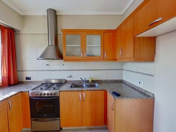 Departamento  3 Amb - 95 m2 - Cochera Fija - Balcón Terraza c /Parrilla - Muy Luminoso