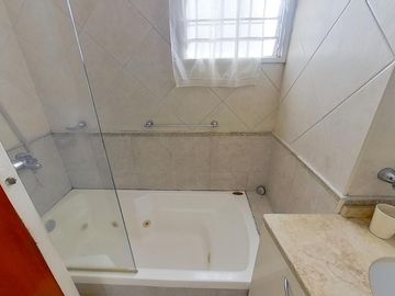 Departamento  3 Amb - 95 m2 - Cochera Fija - Balcón Terraza c /Parrilla - Muy Luminoso