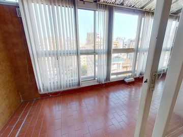 Departamento  3 Amb - 95 m2 - Cochera Fija - Balcón Terraza c /Parrilla - Muy Luminoso