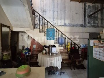 Rumah 2 Lantai Dalam Komplek di Cirendeu