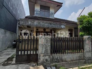 Rumah 2 Lantai Dalam Komplek di Cirendeu