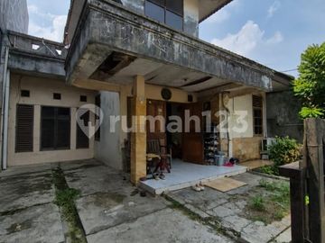 Rumah 2 Lantai Dalam Komplek di Cirendeu