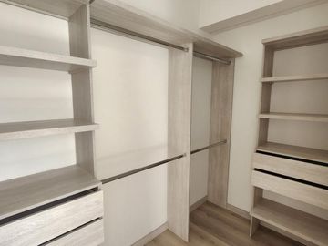 apartamento en venta en el poblado. Cod V12441