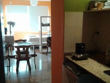 EXCELENTE MONO AMBIENTE BALVANERA MUY LUMINOSO Y AMOBLADO