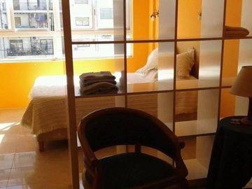 EXCELENTE MONO AMBIENTE BALVANERA MUY LUMINOSO Y AMOBLADO