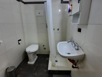 EXCELENTE MONO AMBIENTE BALVANERA MUY LUMINOSO Y AMOBLADO