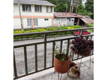 SE VENDE CASA BIFAMILIAR EN SANTA ELENA UBICADA CERCA A LA ESMERALDA Y TERMINAL
