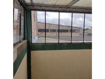 SE VENDE CASA BIFAMILIAR EN SANTA ELENA UBICADA CERCA A LA ESMERALDA Y TERMINAL
