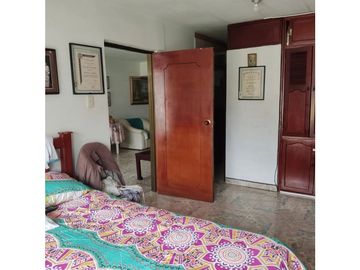 SE VENDE CASA BIFAMILIAR EN SANTA ELENA UBICADA CERCA A LA ESMERALDA Y TERMINAL