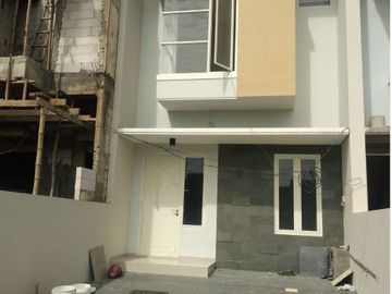 Dijual Rumah Baru Lokasi di Royal Paka, Gunung Anyar Surabaya