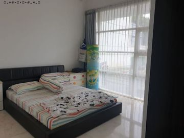 Rumah Villa Riviera Pakuwon City, Strategis, Minimalis