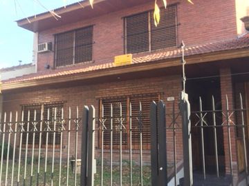 Chalet en zona residencial con pileta!!