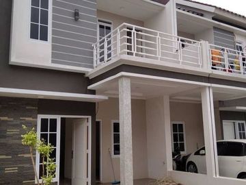 rumah strategis 2 lantai nyaman untuk keluarga