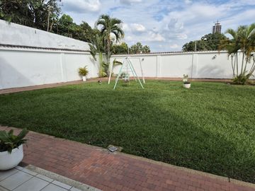 casa en arriendo/venta en ciudad jardín. Cod A108248