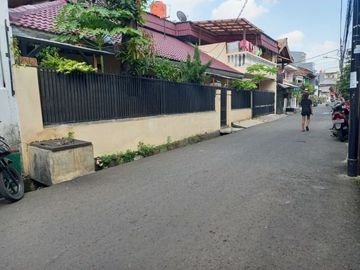 Rumah luas kokoh siap huni utan kayu