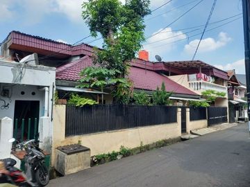 Rumah luas kokoh siap huni utan kayu