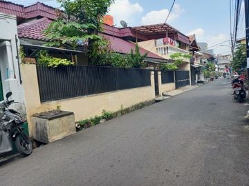 Rumah luas kokoh siap huni utan kayu