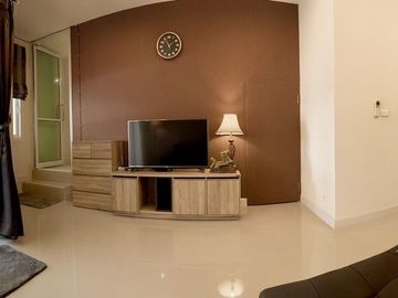 Stunning 2-Bed Townhouse for Sale in Urbana 3, Tha Sala.